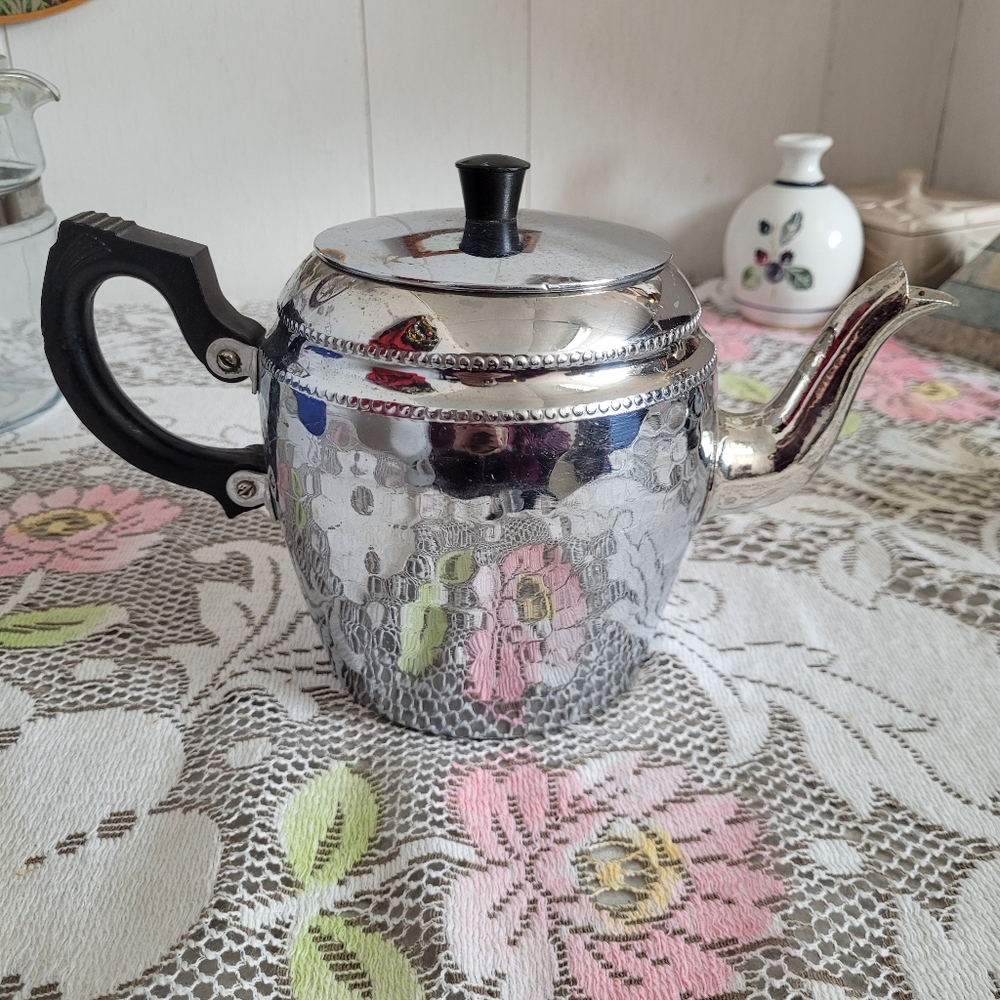 Elegant Silver Teapot with Black Handle - Picture 3 of 9